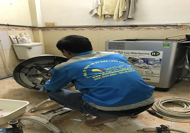 Dịch vụ tháo chi tiết các bộ phận ra vệ sinh máy giặt của Việt Thái